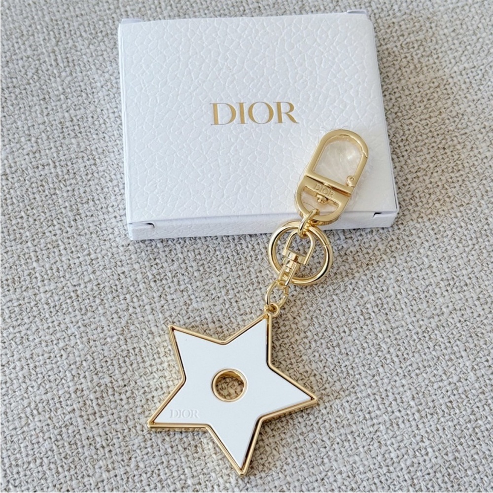 Dior White and Gold Diffuser
Key Chain